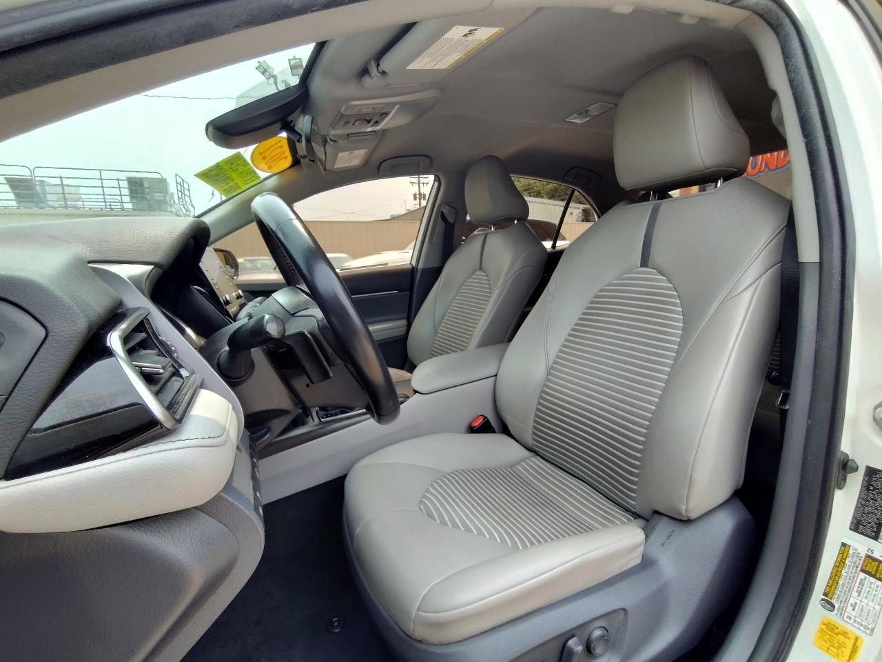 Toyota Camry SE Auto (Natl) 2021