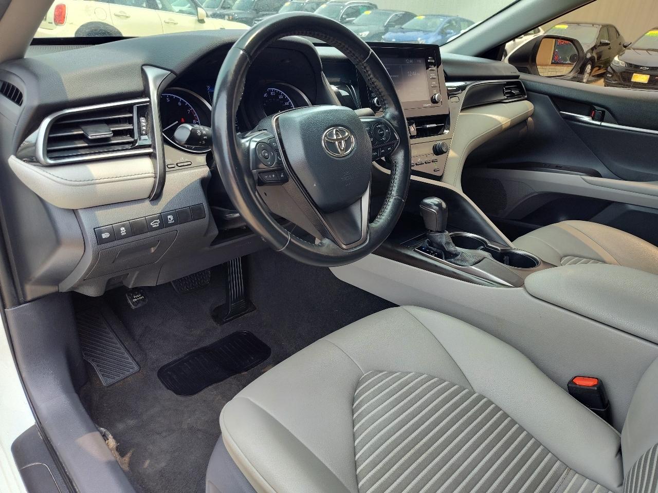 Toyota Camry SE Auto (Natl) 2021