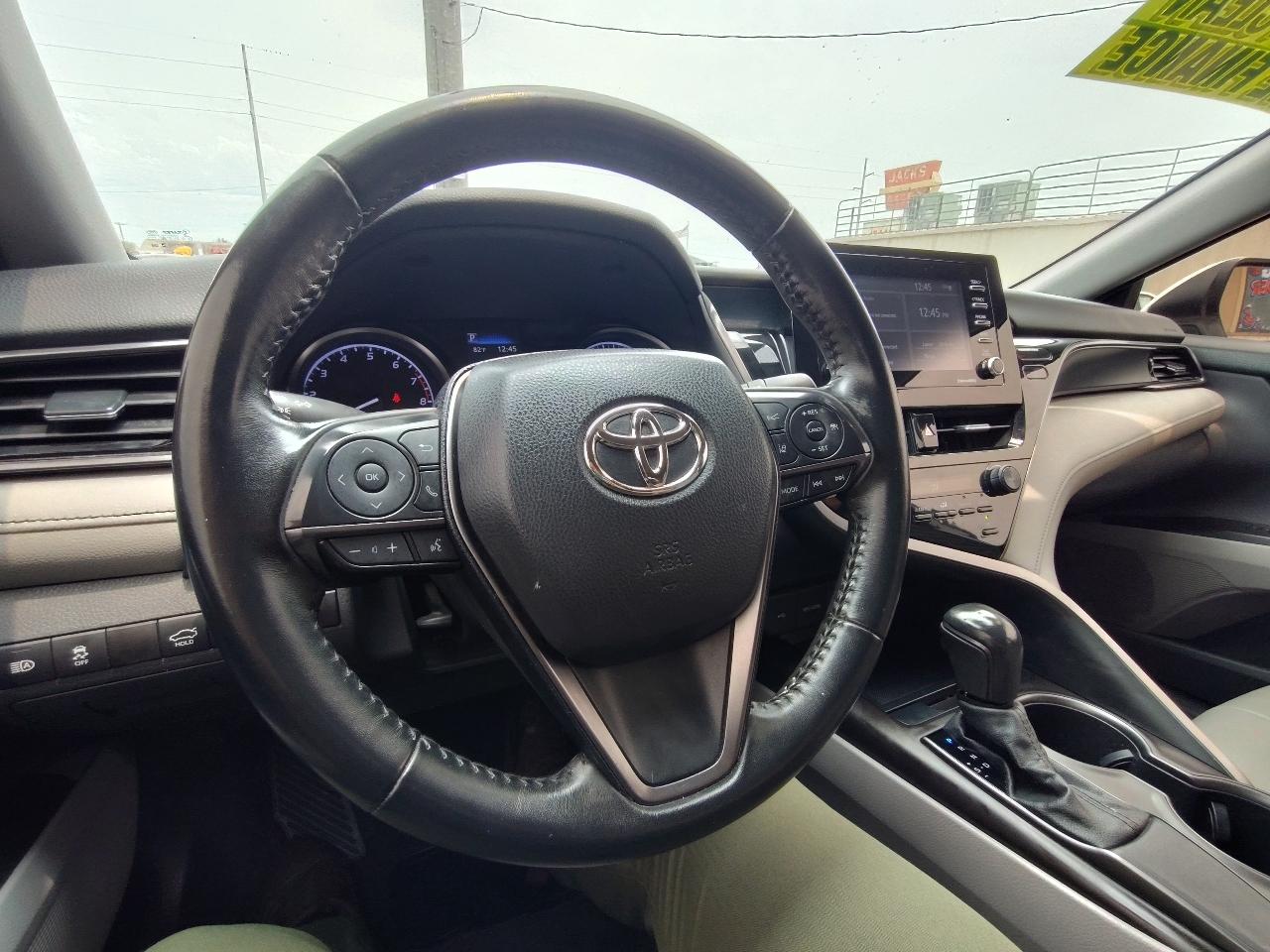 Toyota Camry SE Auto (Natl) 2021