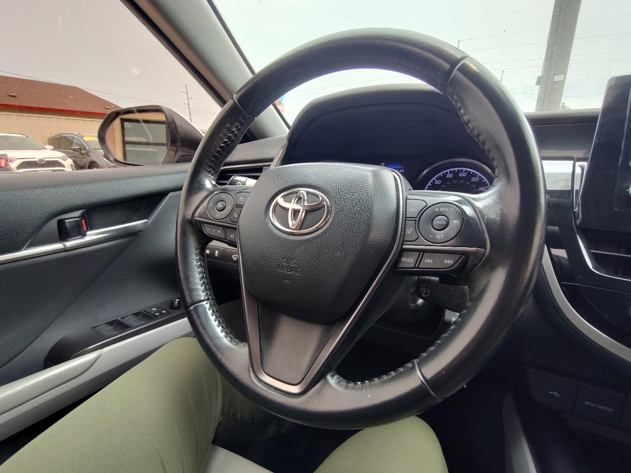 Toyota Camry SE Auto (Natl) 2021