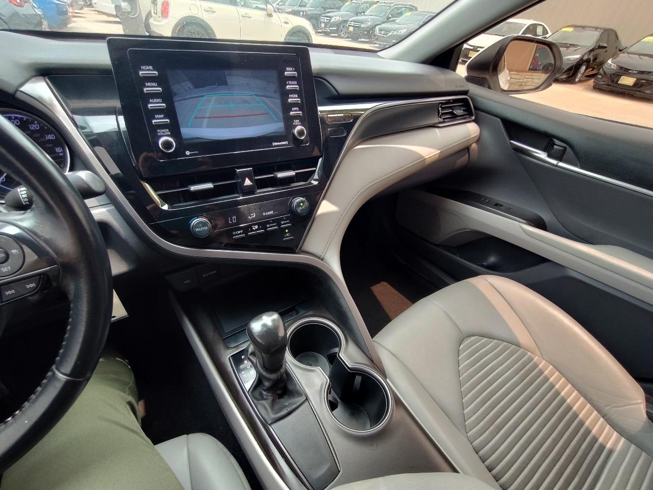 Toyota Camry SE Auto (Natl) 2021