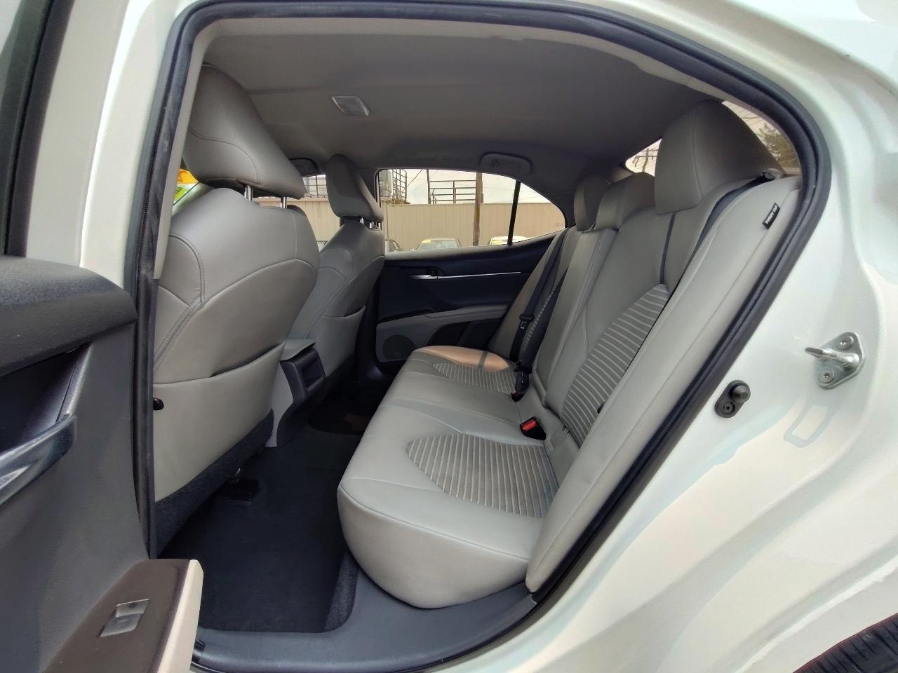 Toyota Camry SE Auto (Natl) 2021