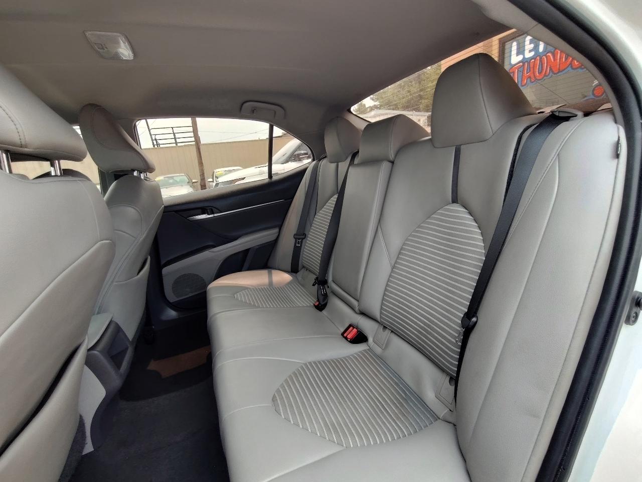 Toyota Camry SE Auto (Natl) 2021