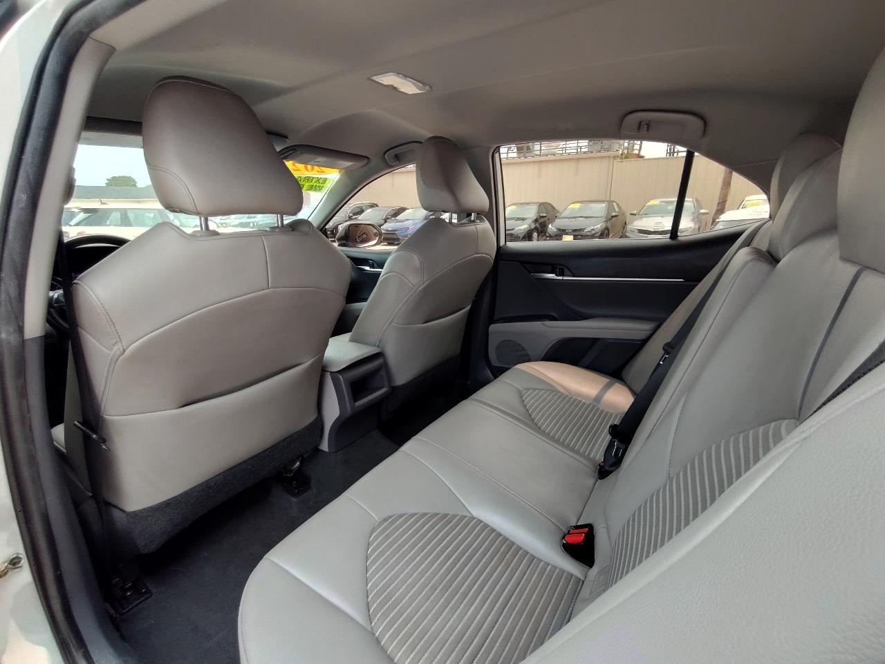 Toyota Camry SE Auto (Natl) 2021