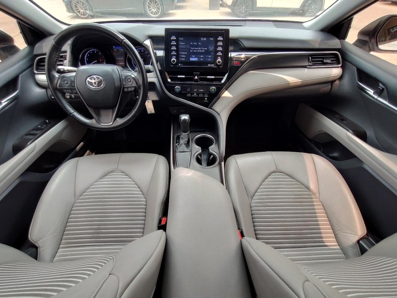 Toyota Camry SE Auto (Natl) 2021