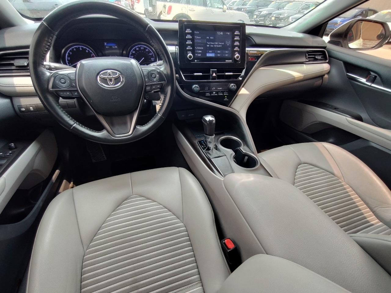 Toyota Camry SE Auto (Natl) 2021
