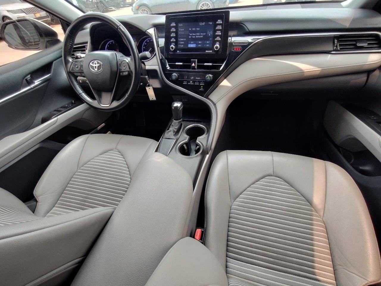 Toyota Camry SE Auto (Natl) 2021
