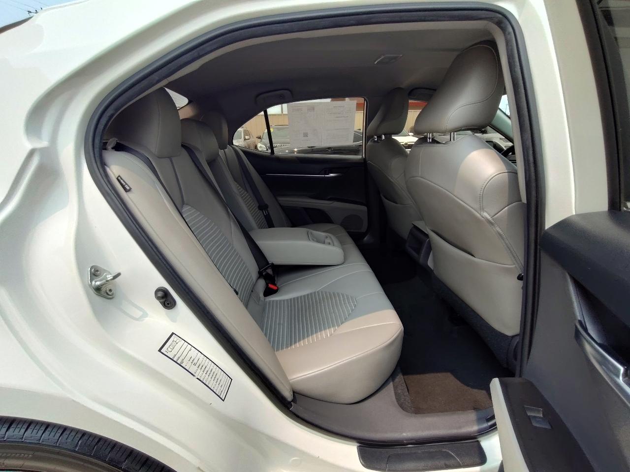 Toyota Camry SE Auto (Natl) 2021