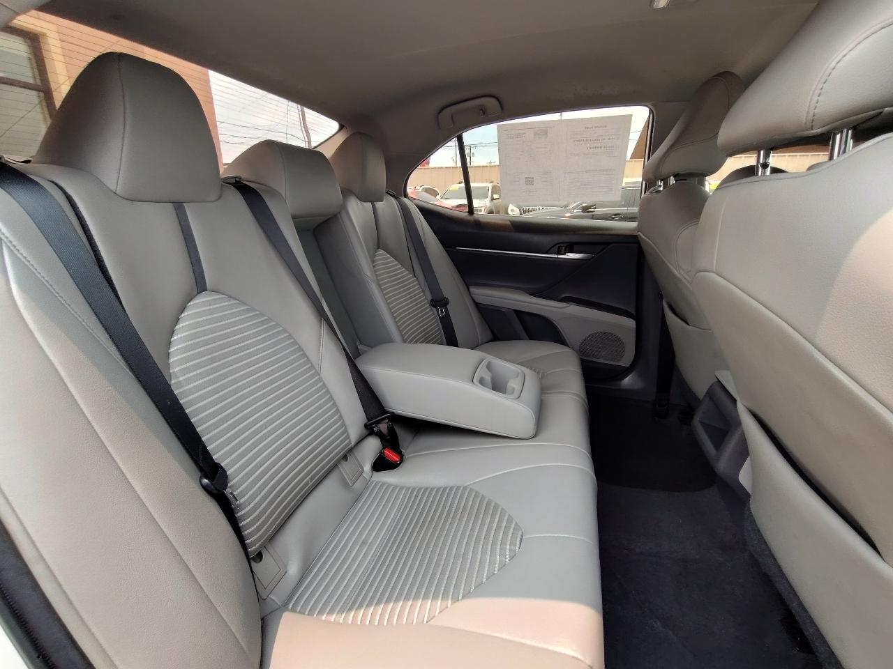 Toyota Camry SE Auto (Natl) 2021