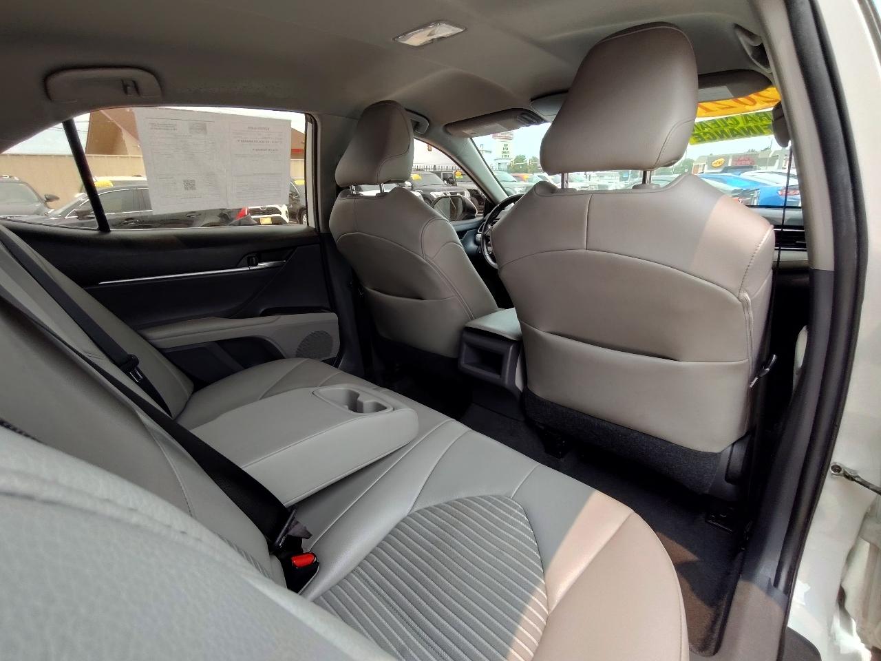 Toyota Camry SE Auto (Natl) 2021