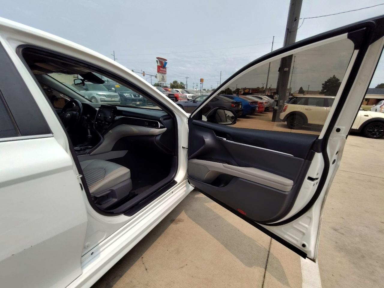 Toyota Camry SE Auto (Natl) 2021
