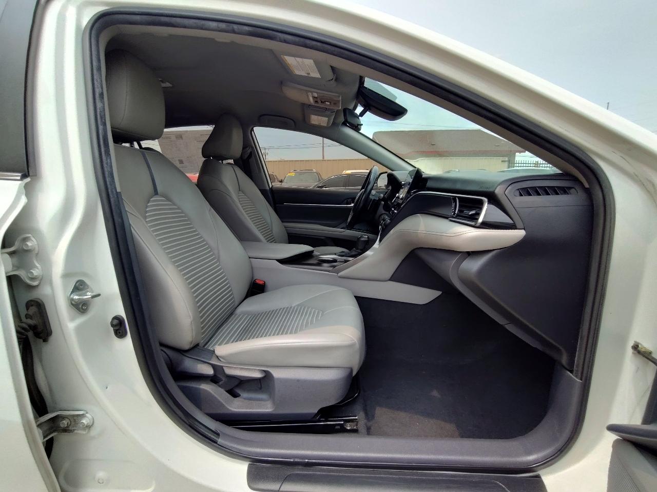 Toyota Camry SE Auto (Natl) 2021