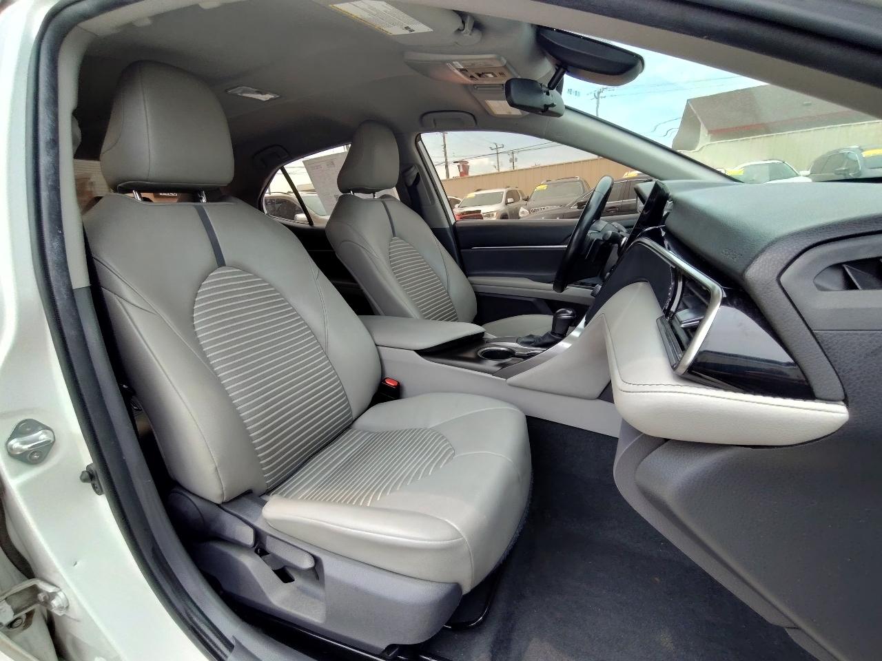 Toyota Camry SE Auto (Natl) 2021