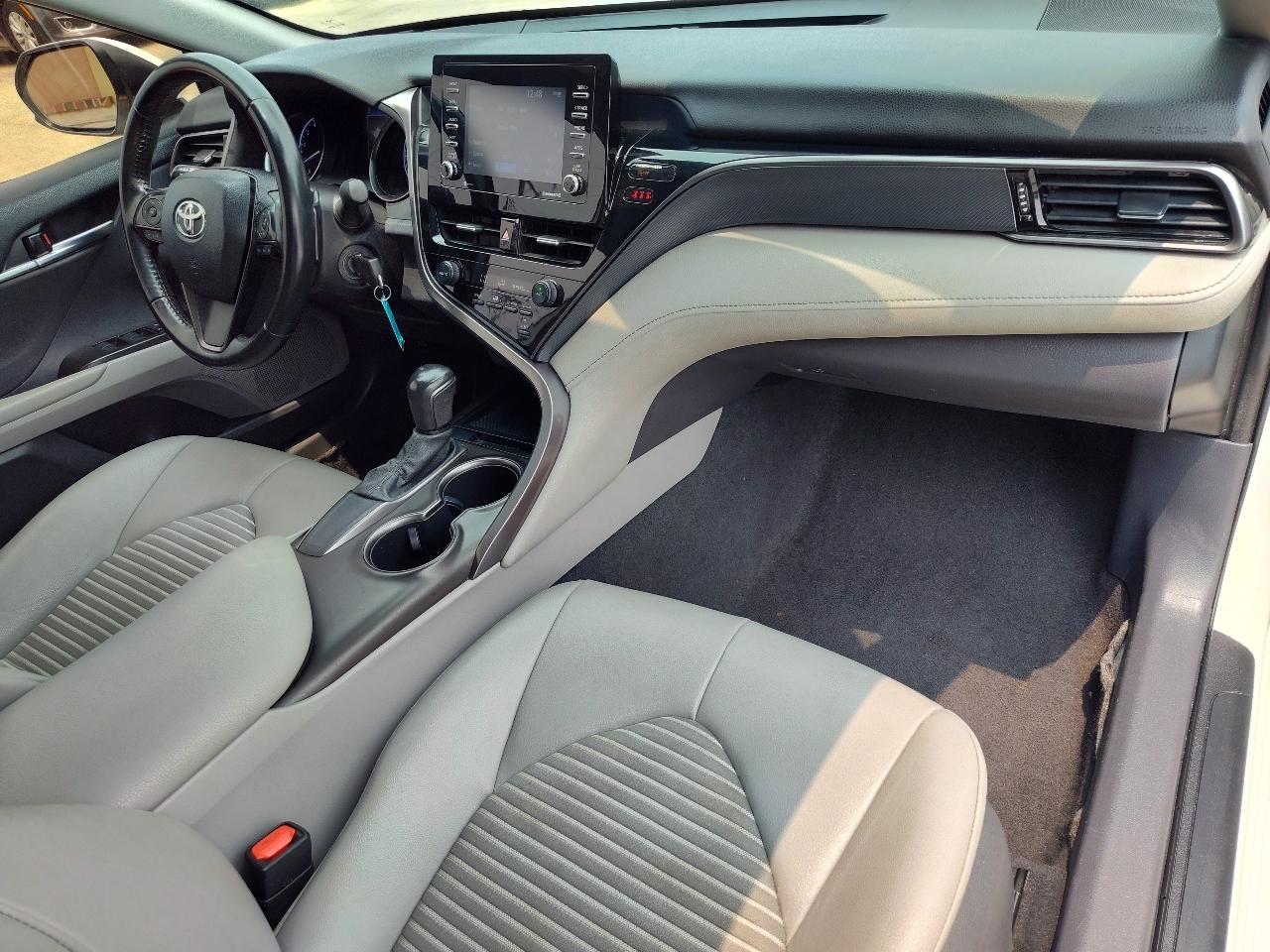 Toyota Camry SE Auto (Natl) 2021