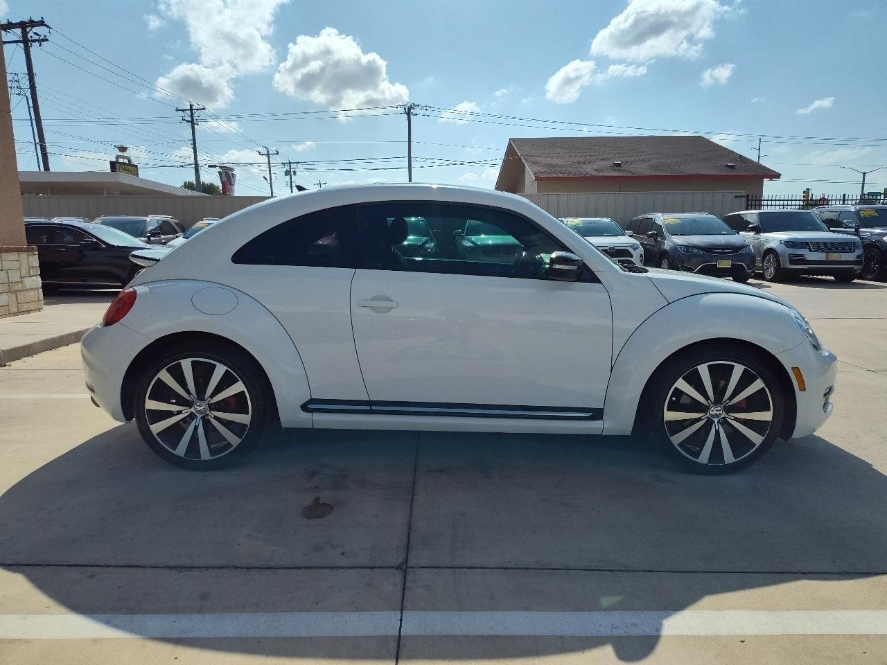 Volkswagen Beetle R-Line 6A w/Sunroof, Sound & Nav 2013
