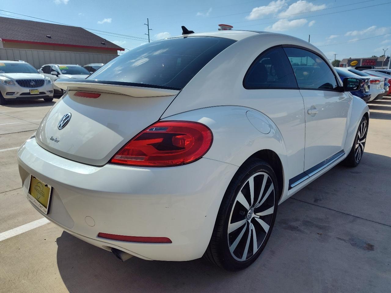 Volkswagen Beetle R-Line 6A w/Sunroof, Sound & Nav 2013