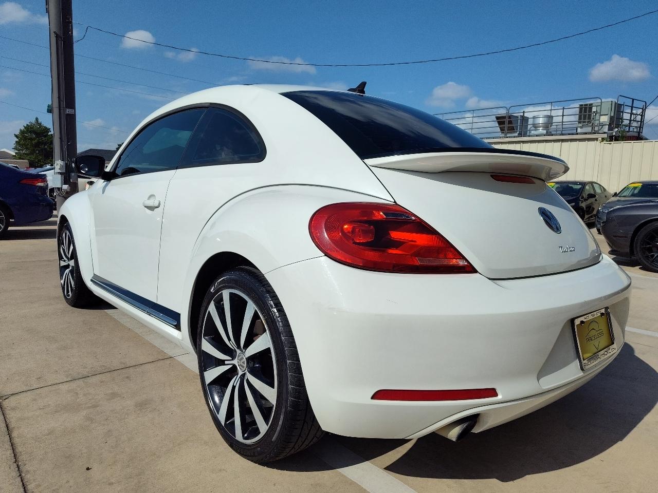 Volkswagen Beetle R-Line 6A w/Sunroof, Sound & Nav 2013