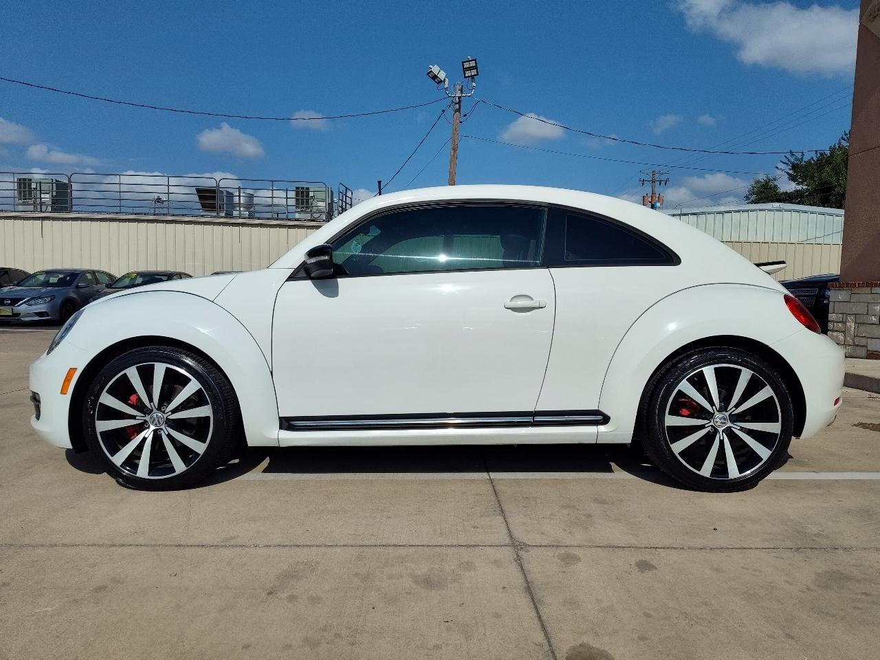 Volkswagen Beetle R-Line 6A w/Sunroof, Sound & Nav 2013