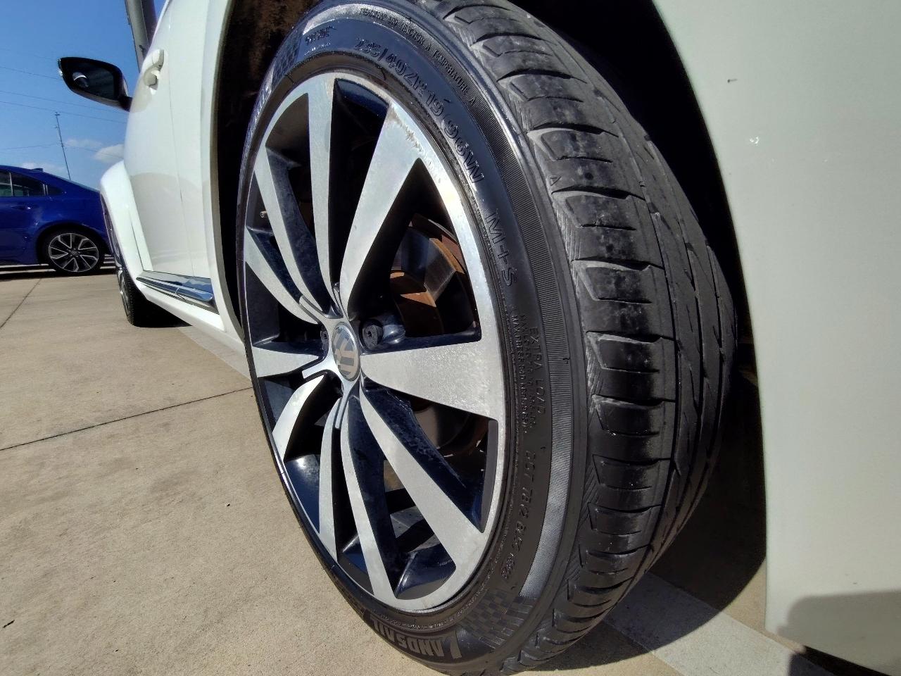 Volkswagen Beetle R-Line 6A w/Sunroof, Sound & Nav 2013