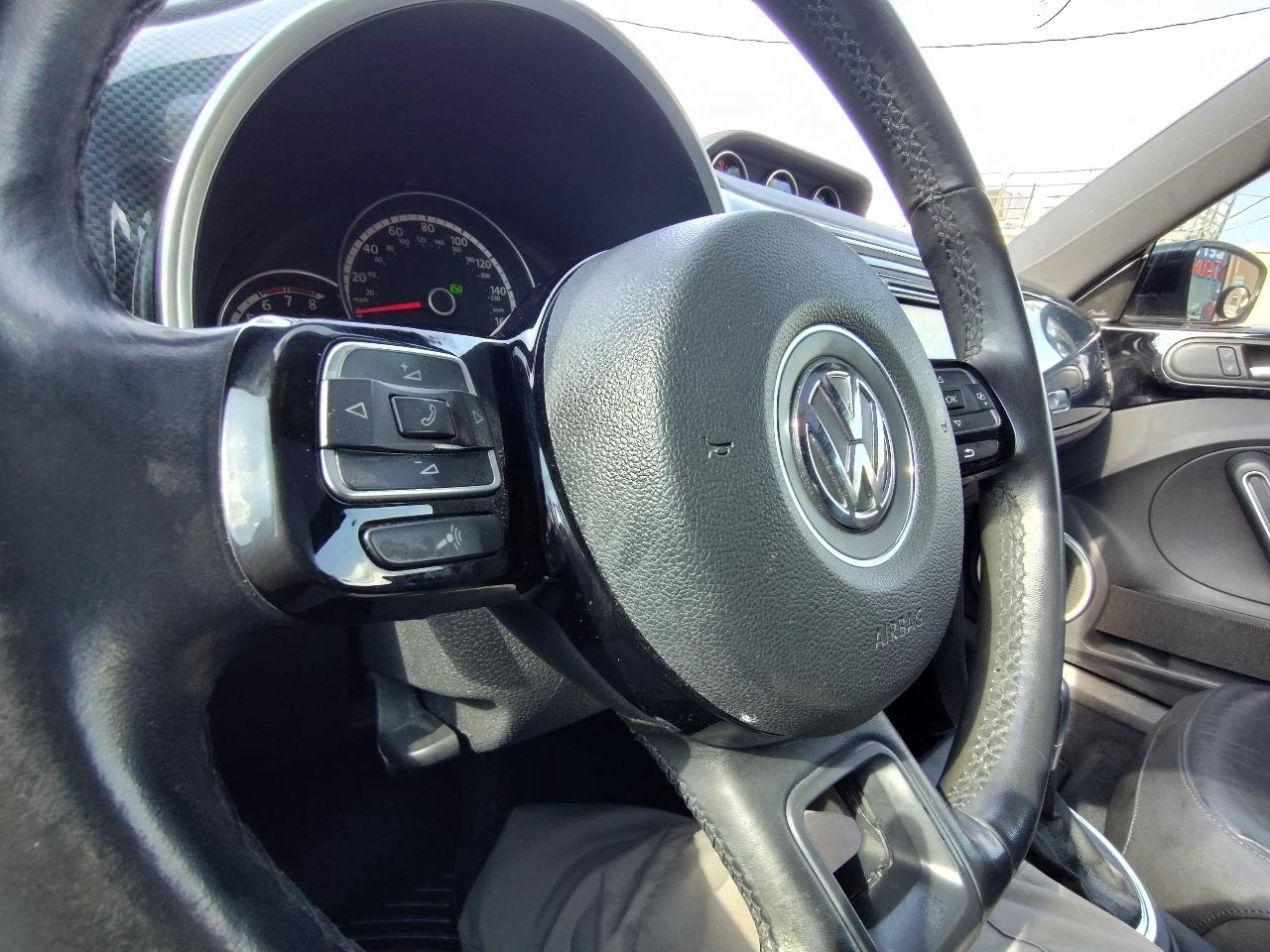 Volkswagen Beetle R-Line 6A w/Sunroof, Sound & Nav 2013