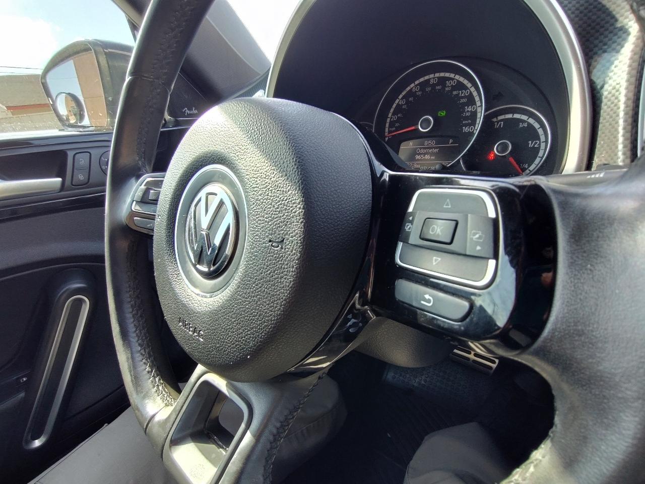 Volkswagen Beetle R-Line 6A w/Sunroof, Sound & Nav 2013