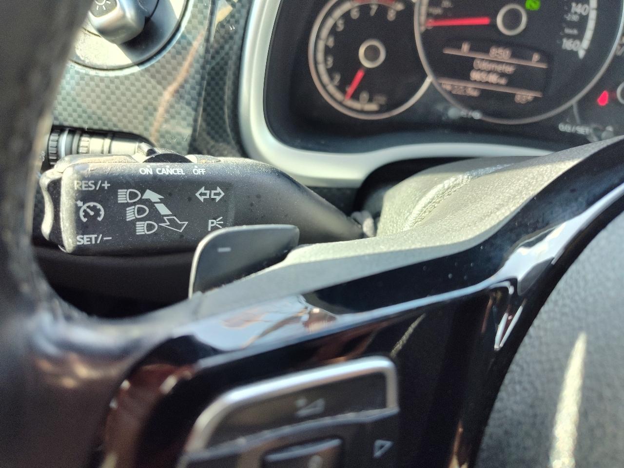 Volkswagen Beetle R-Line 6A w/Sunroof, Sound & Nav 2013