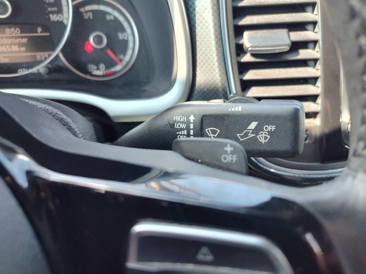 Volkswagen Beetle R-Line 6A w/Sunroof, Sound & Nav 2013