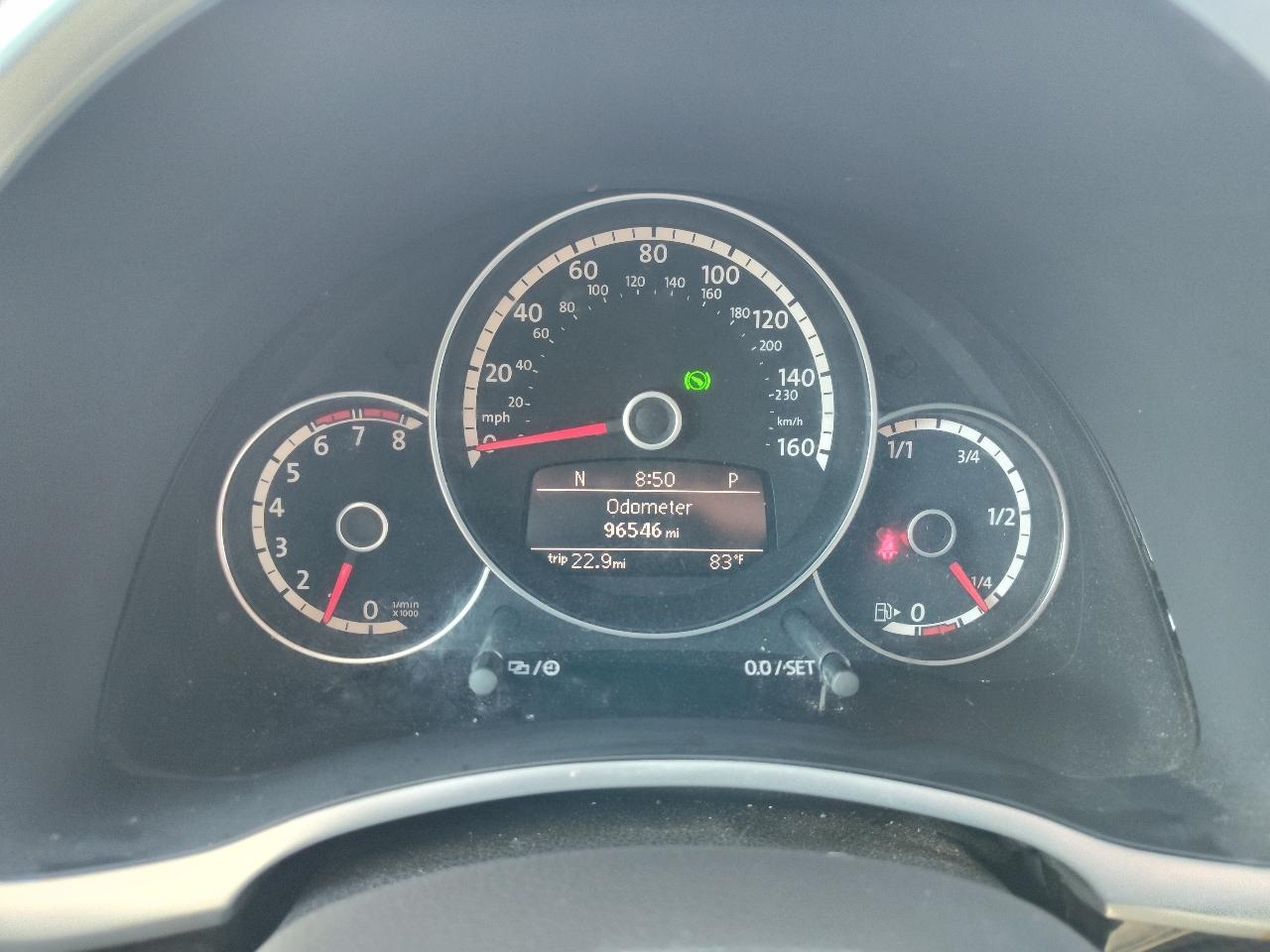 Volkswagen Beetle R-Line 6A w/Sunroof, Sound & Nav 2013