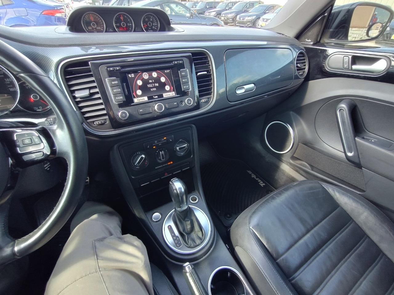 Volkswagen Beetle R-Line 6A w/Sunroof, Sound & Nav 2013