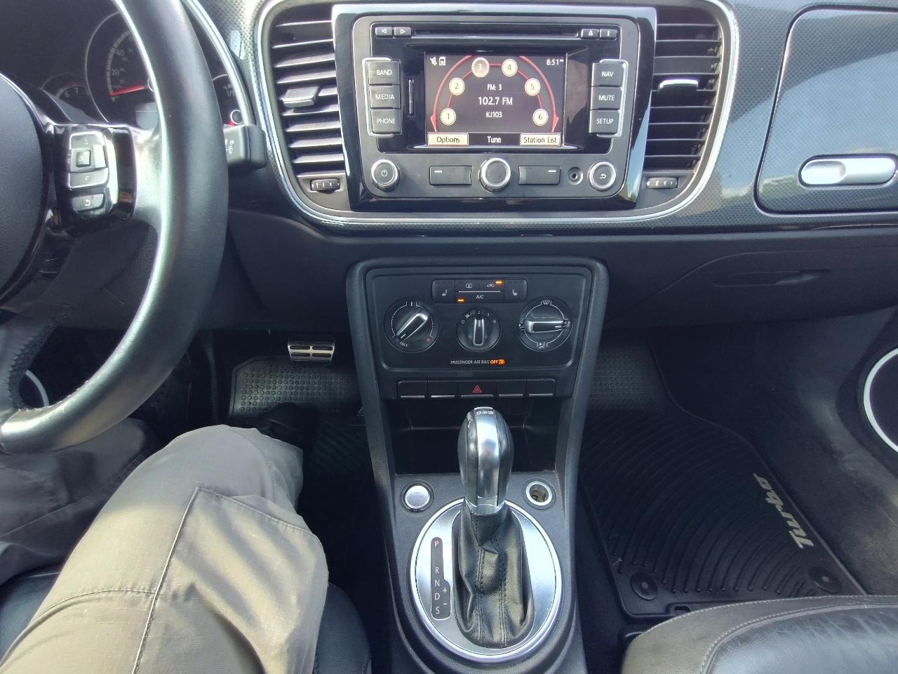Volkswagen Beetle R-Line 6A w/Sunroof, Sound & Nav 2013