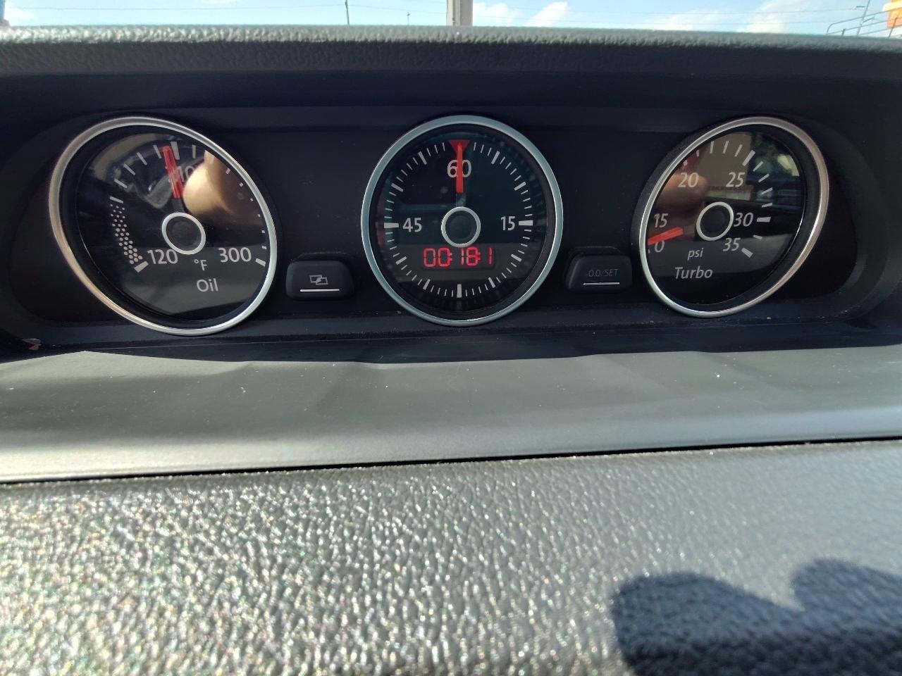 Volkswagen Beetle R-Line 6A w/Sunroof, Sound & Nav 2013