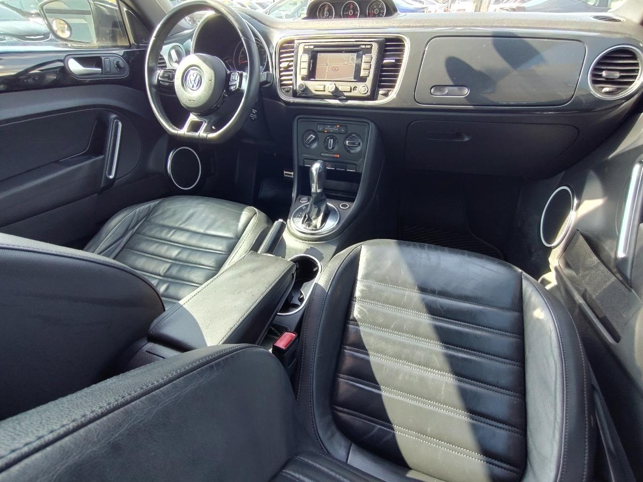 Volkswagen Beetle R-Line 6A w/Sunroof, Sound & Nav 2013