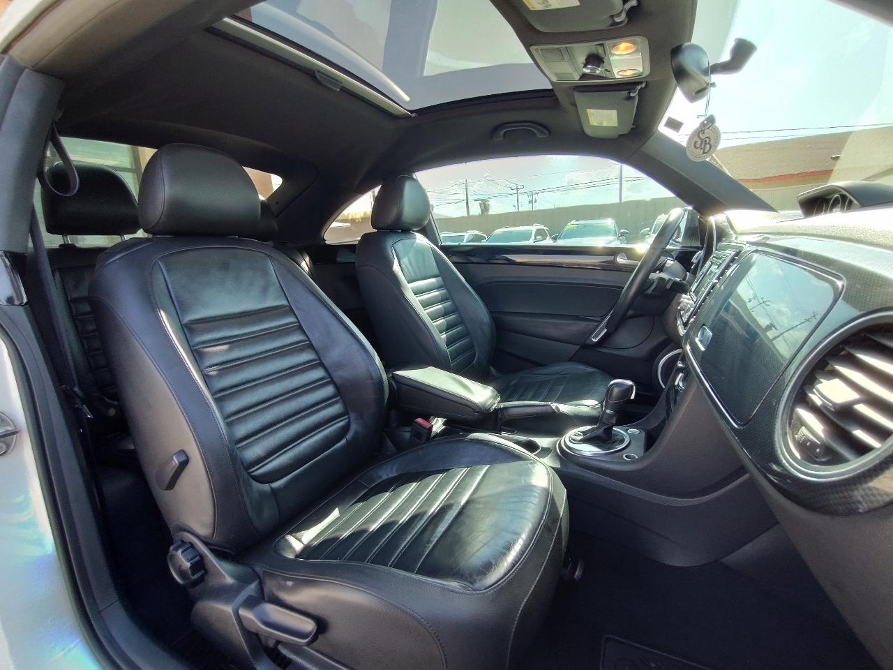 Volkswagen Beetle R-Line 6A w/Sunroof, Sound & Nav 2013