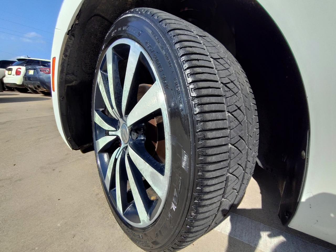 Volkswagen Beetle R-Line 6A w/Sunroof, Sound & Nav 2013