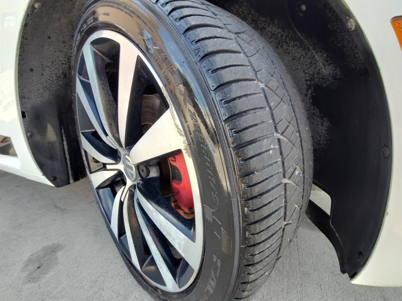 Volkswagen Beetle R-Line 6A w/Sunroof, Sound & Nav 2013