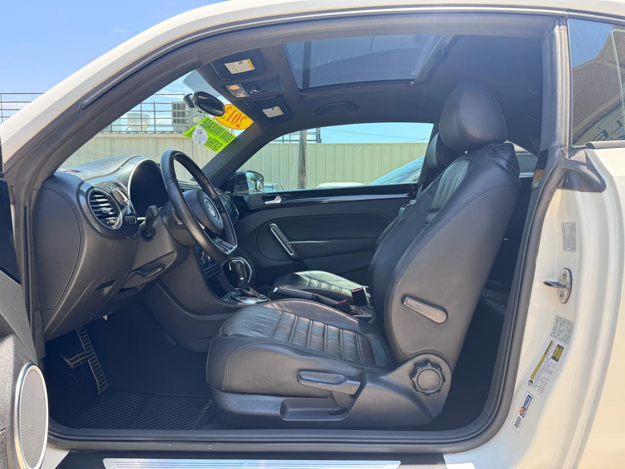 Volkswagen Beetle R-Line 6A w/Sunroof, Sound & Nav 2013