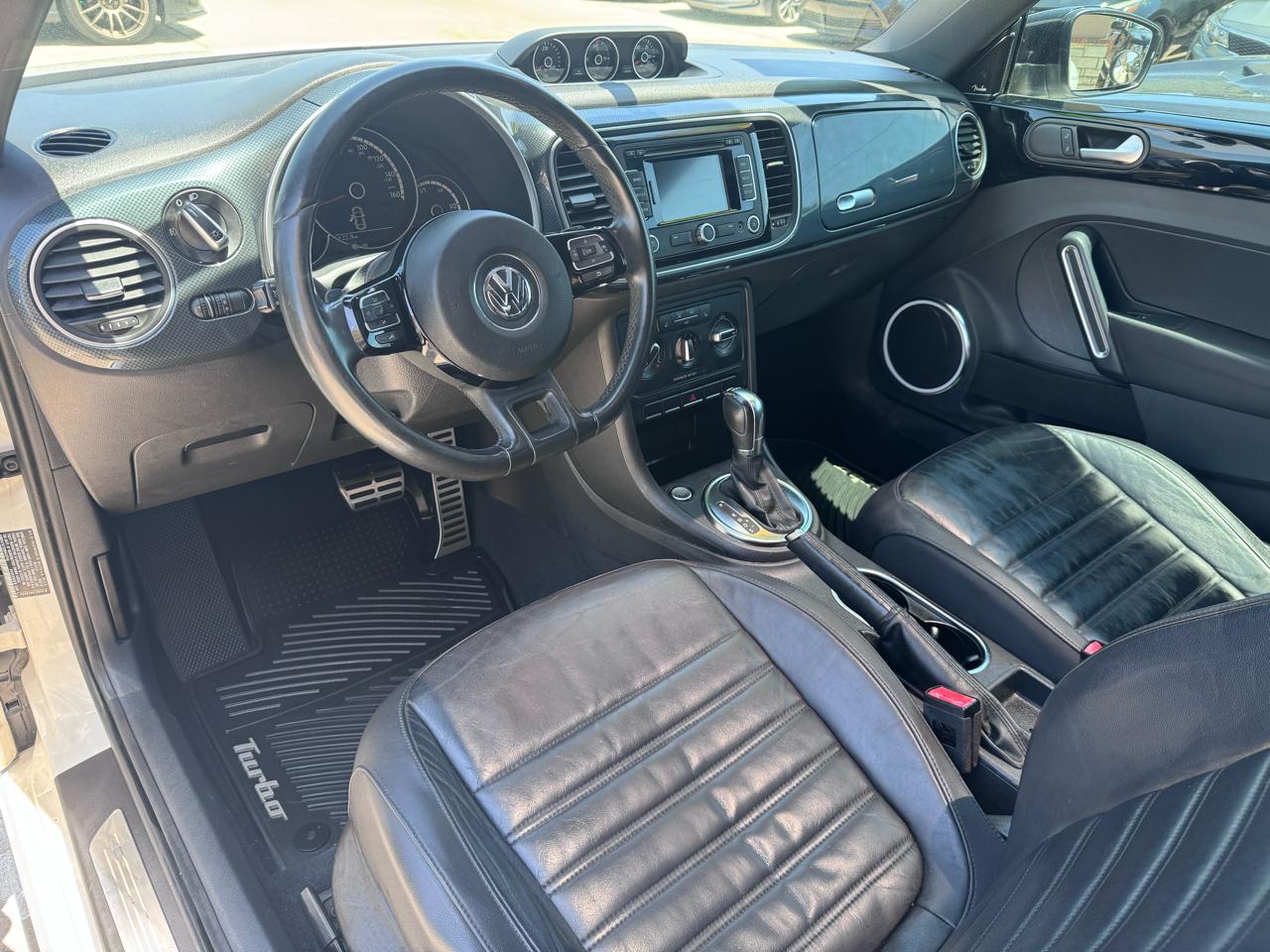 Volkswagen Beetle R-Line 6A w/Sunroof, Sound & Nav 2013