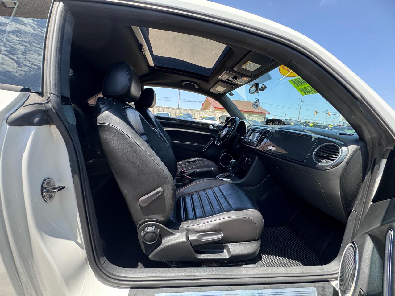 Volkswagen Beetle R-Line 6A w/Sunroof, Sound & Nav 2013