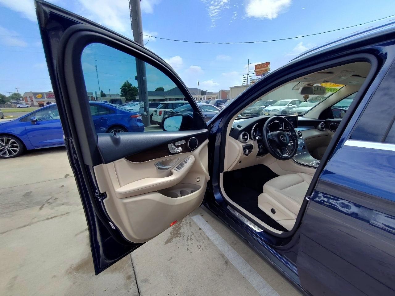 Mercedes-Benz GLC-Class GLC300 2019