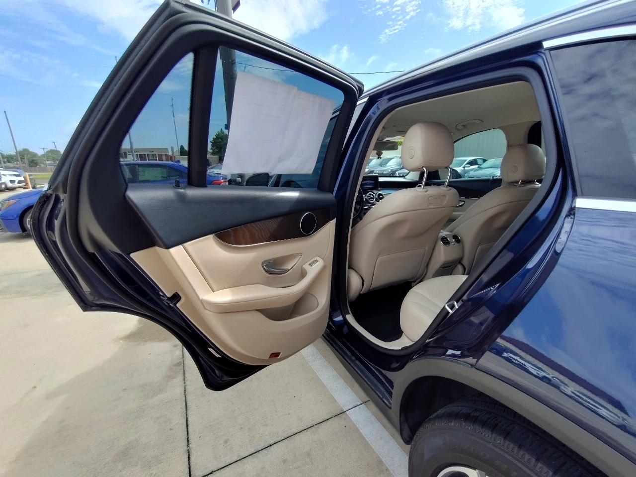 Mercedes-Benz GLC-Class GLC300 2019