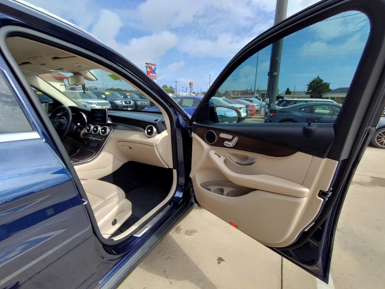 Mercedes-Benz GLC-Class GLC300 2019