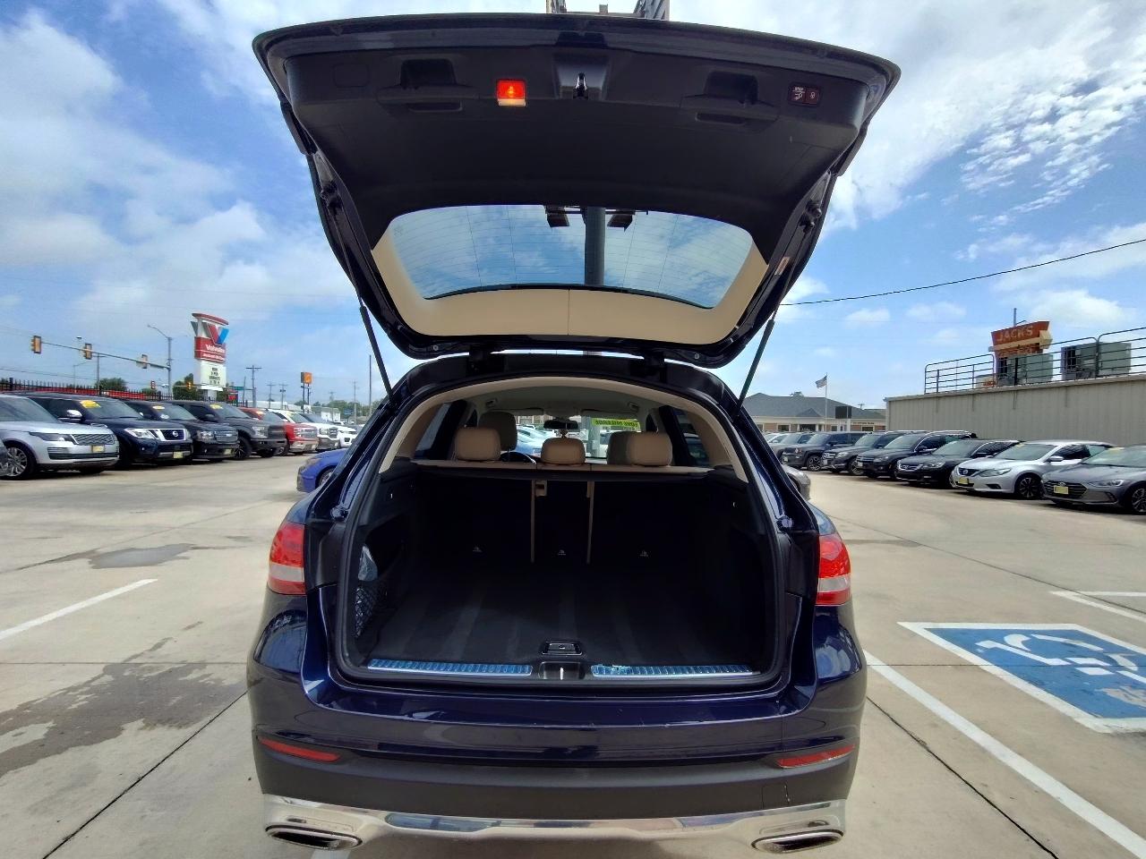 Mercedes-Benz GLC-Class GLC300 2019