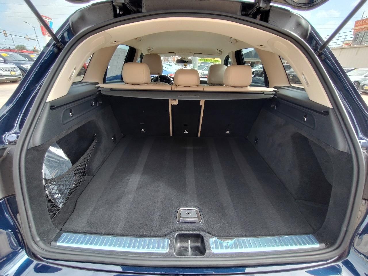 Mercedes-Benz GLC-Class GLC300 2019