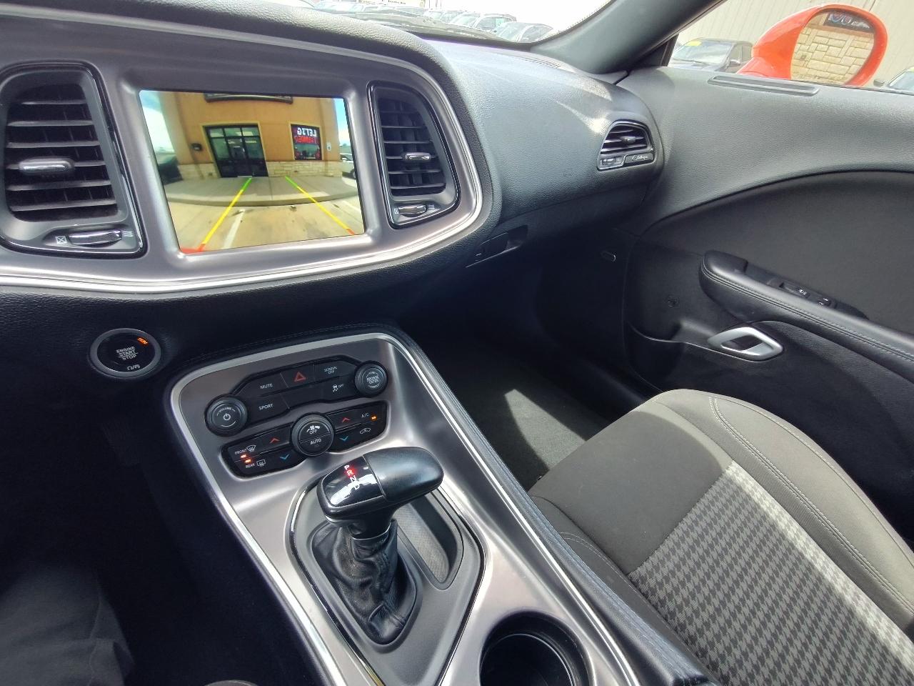 Dodge Challenger SXT 2021