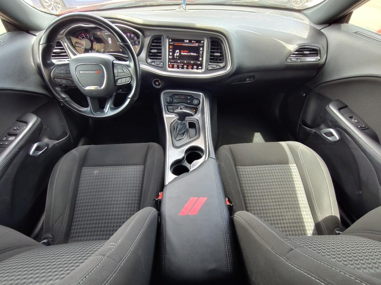 Dodge Challenger SXT 2021