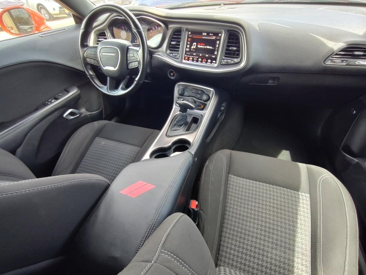 Dodge Challenger SXT 2021