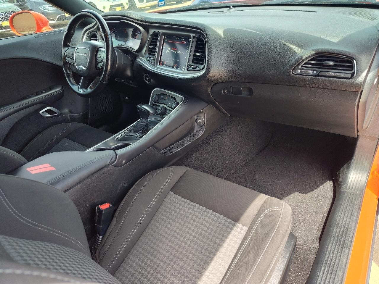 Dodge Challenger SXT 2021