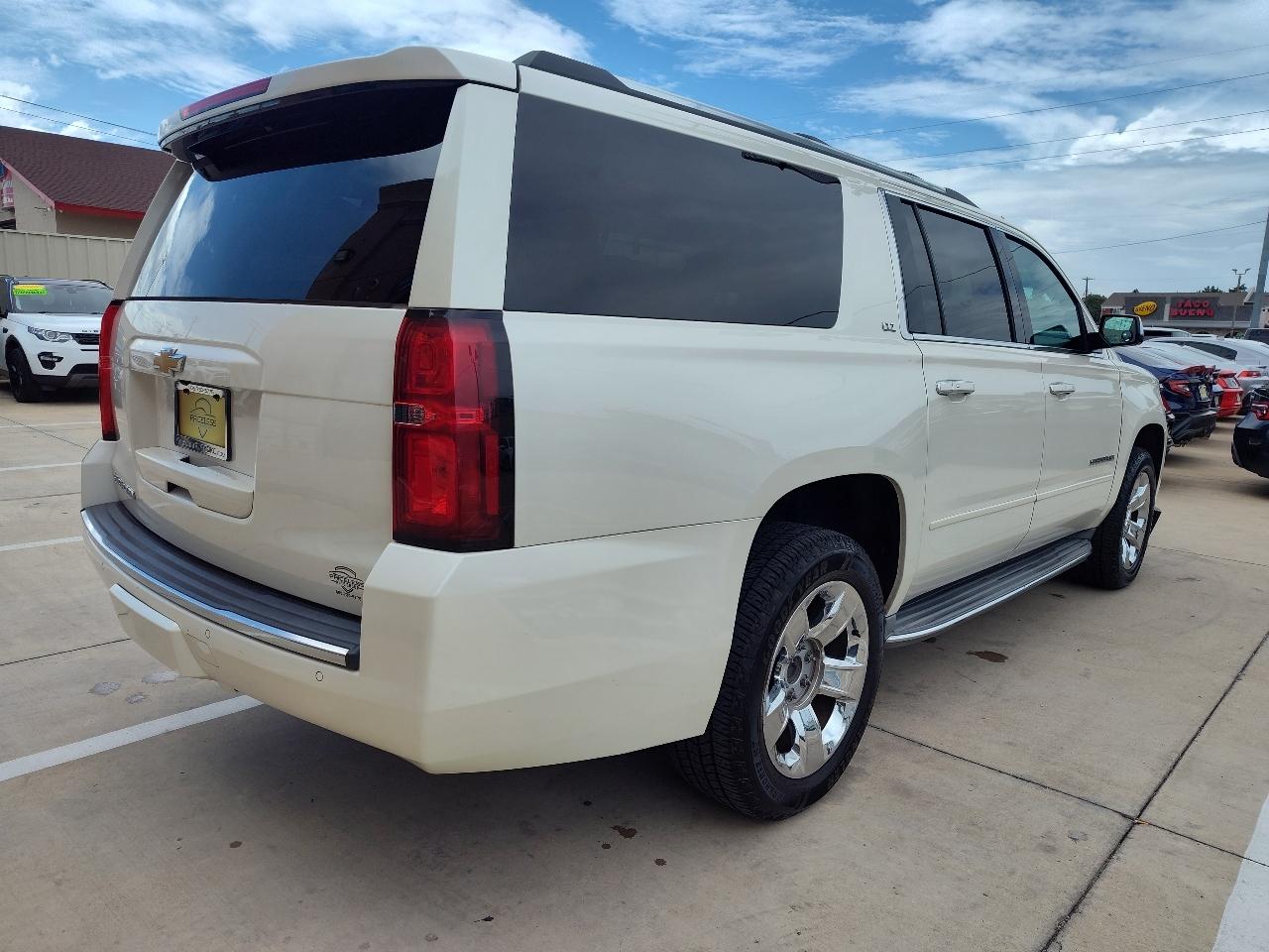 Chevrolet Suburban  2015