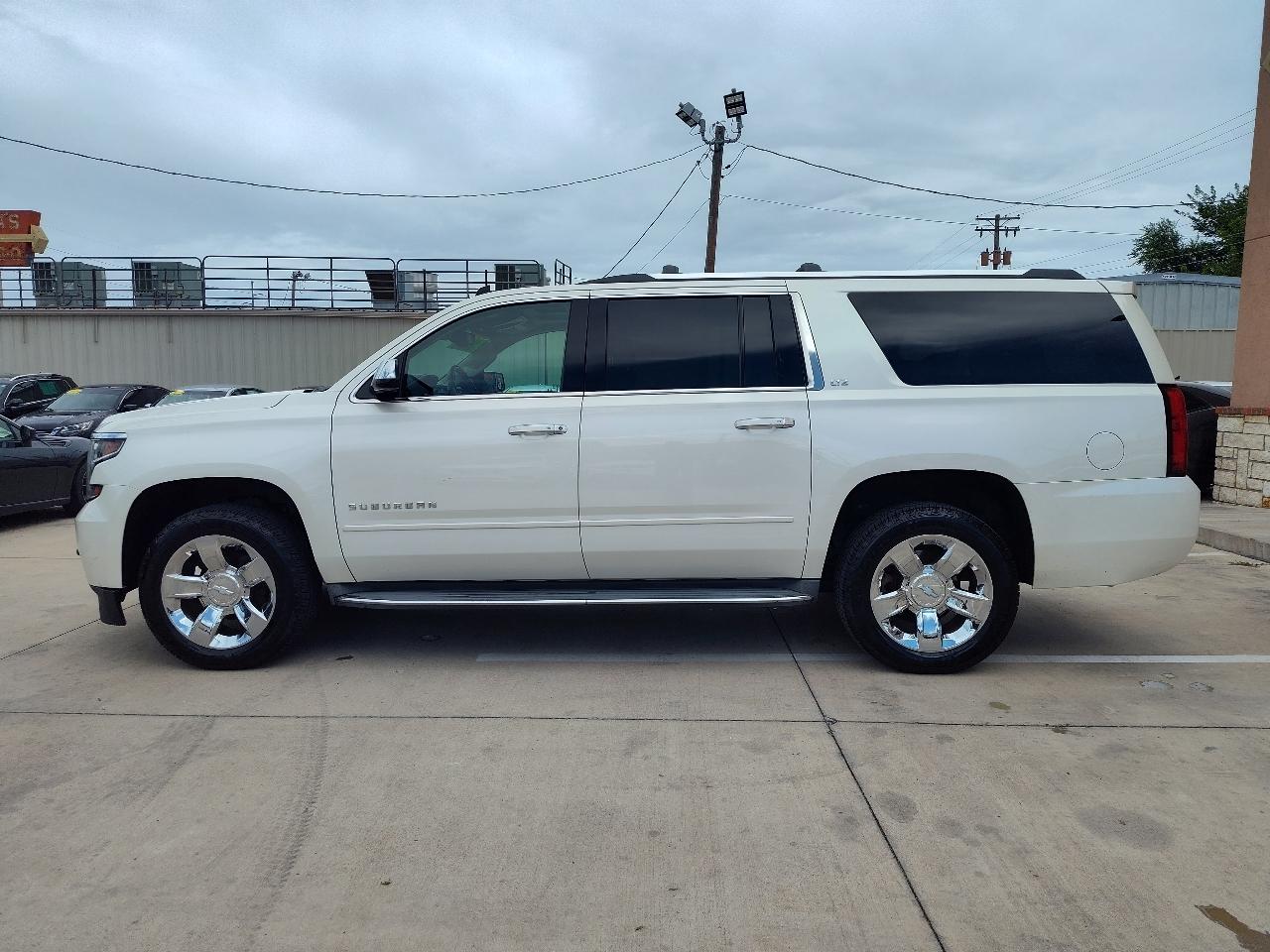 Chevrolet Suburban  2015