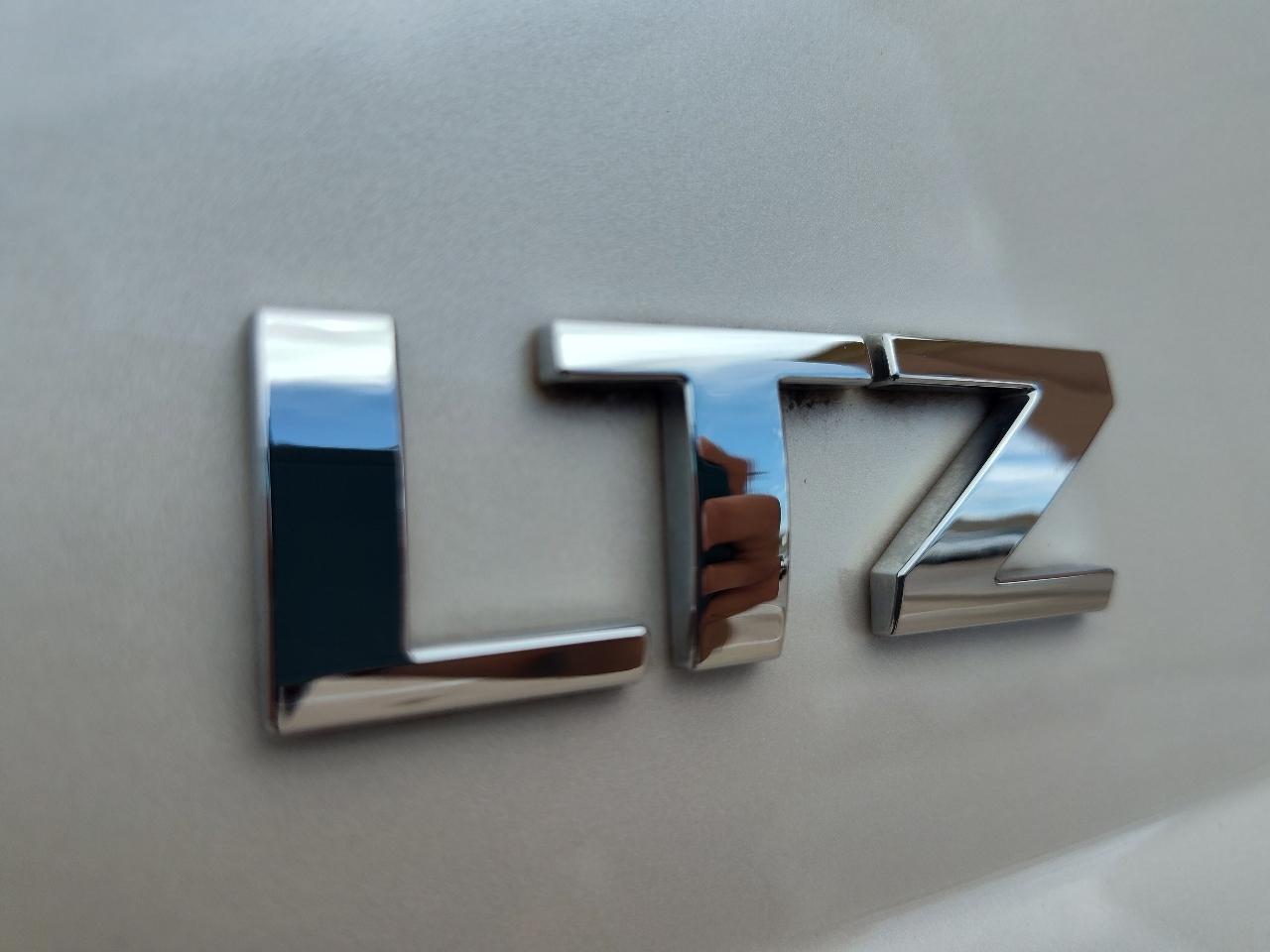 Chevrolet Suburban  2015